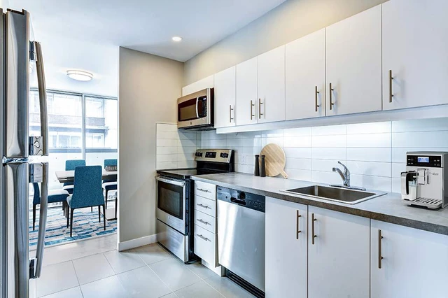 4 1/2 (2 Bedroom) - 4858 Chemin De La Côte-des-Neiges, Montréal - 4 1/2 (2 Bedroom) - 4858 Chemin De La Côte-des-Neiges, Montréal - location appartement lokatix