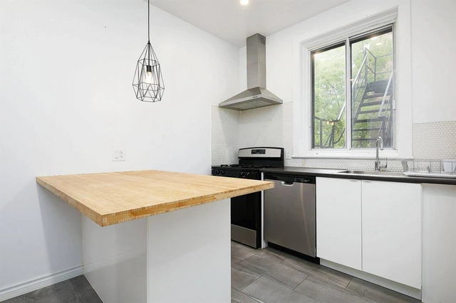 3 Bed 1 Bath - 4310 Avenue Beaconsfield, Montréal - 3 Bed 1 Bath - 4310 Avenue Beaconsfield, Montréal - location appartement lokatix