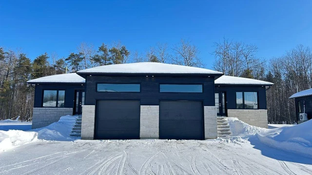 Jumelé 2025 avec grand garage 3 chambres, GRAND SÉJOUR AU SOUS-SOL, 2 THERMOPOMPES, ASPIRATEURS CENTRAL, ENQUÊTE DE CRÉDIT - Jumelé 2025 avec grand garage 3 chambres, GRAND SÉJOUR AU SOUS-SOL, 2 THERMOPOMPES, ASPIRATEURS CENTRAL, ENQUÊTE DE CRÉDIT - location appartement lokatix