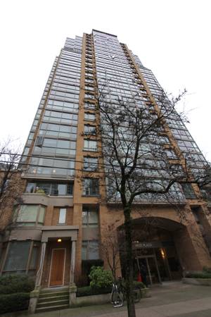 Fully Furnished 1-Bed + Den with City Views in Downtown Yaletown - Fully Furnished 1-Bed + Den with City Views in Downtown Yaletown - lokatix rental apartment