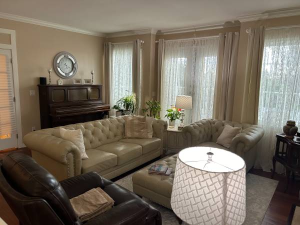 **STUNNING FULLY FURNISHED UPPER LEVEL 4 BDR+2.5 BATH GREAT LOCATION** - **STUNNING FULLY FURNISHED UPPER LEVEL 4 BDR+2.5 BATH GREAT LOCATION** - location appartement lokatix