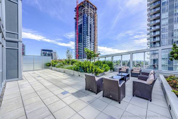 Private 1000sqft Deck , 2 Bedroom Furnished Metrotown! - Private 1000sqft Deck , 2 Bedroom Furnished Metrotown! - lokatix rental apartment