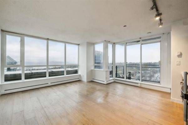 Spacious 2BR + Den Condo w/ City Views – Steps from Gateway SkyTrain! - Spacious 2BR + Den Condo w/ City Views – Steps from Gateway SkyTrain! - lokatix rental apartment