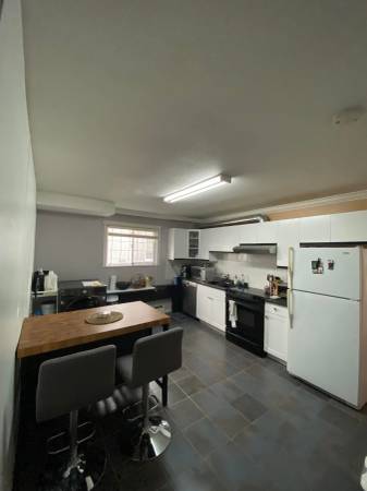 2 Bed Rm Main floor Imperial near Canada Way - 2 Bed Rm Main floor Imperial near Canada Way - lokatix rental apartment