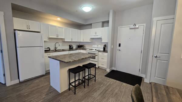 Temporary home in Fsj- furnished 2 bed 2 bath with heated parking - Temporary home in Fsj- furnished 2 bed 2 bath with heated parking - lokatix rental apartment