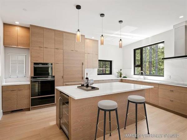 Brand New Executive 6 Bed, 7 Bath House in Whistler Cheakamus Crossing - Brand New Executive 6 Bed, 7 Bath House in Whistler Cheakamus Crossing - lokatix rental apartment