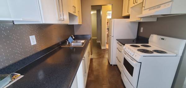 1 BEDROOM SUITE LOCATED IN MARPOLE 70TH AVE - 1 BEDROOM SUITE LOCATED IN MARPOLE 70TH AVE - location appartement lokatix