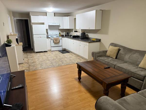 2 Bedroom basement suite in Panorama Ridge - 2 Bedroom basement suite in Panorama Ridge - location appartement lokatix