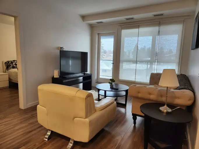 Geothermal 3 bed + 2 full bath AC close to C train. | Calgary - Geothermal 3 bed + 2 full bath AC close to C train. | Calgary - lokatix rental apartment