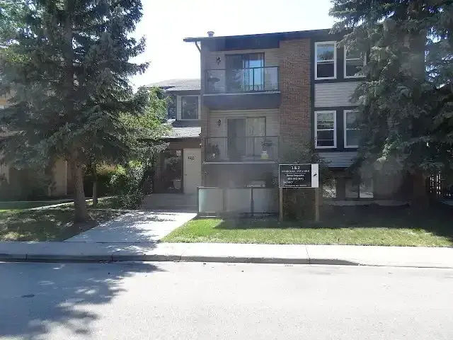 1 bedroom with patio in beautiful Bowness | 4623 73 St NW, Calgary - 1 bedroom with patio in beautiful Bowness | 4623 73 St NW, Calgary - lokatix rental apartment