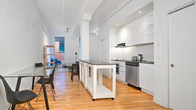 Lofts Clark (Furnished) - Douek.ca | 4521 Ave Clark, Montreal - Lofts Clark (Furnished) - Douek.ca | 4521 Ave Clark, Montreal - lokatix rental apartment