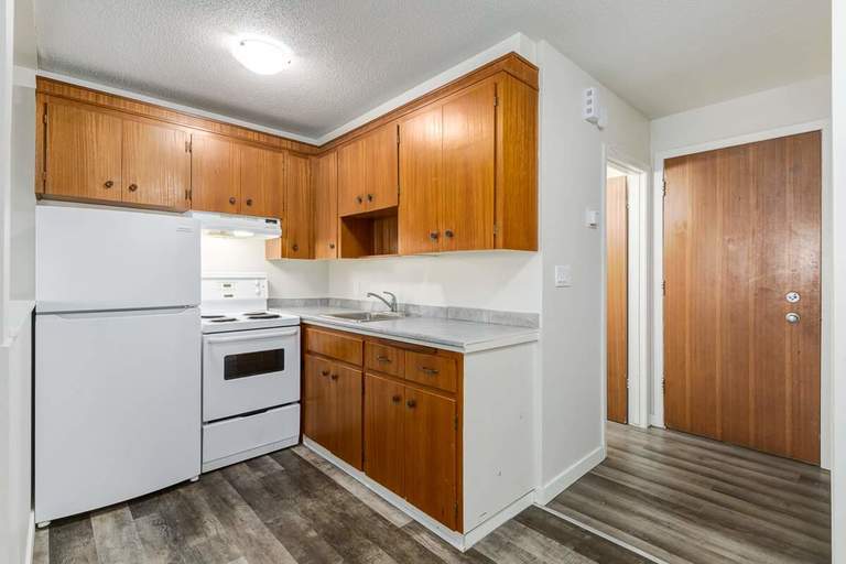 Angus Lodge | 2131 Angus Street, Regina - Angus Lodge | 2131 Angus Street, Regina - lokatix rental apartment