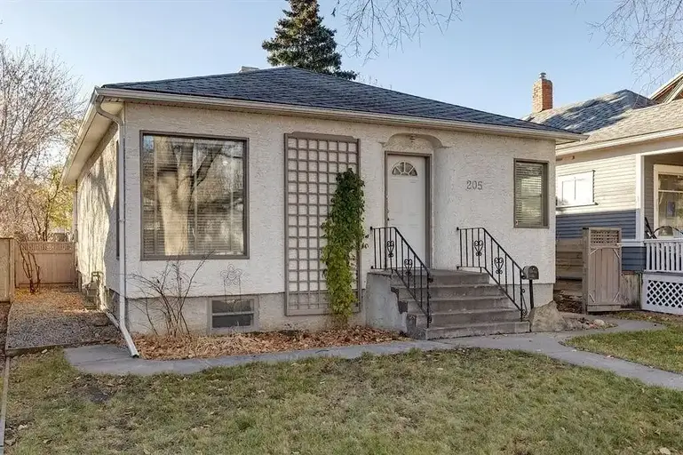 Bright and Airy Renovated Balmoral Bungalo With Large Fenced Yard | 205 19 Avenue Northwest, Calgary - Bright and Airy Renovated Balmoral Bungalo With Large Fenced Yard | 205 19 Avenue Northwest, Calgary - lokatix rental apartment