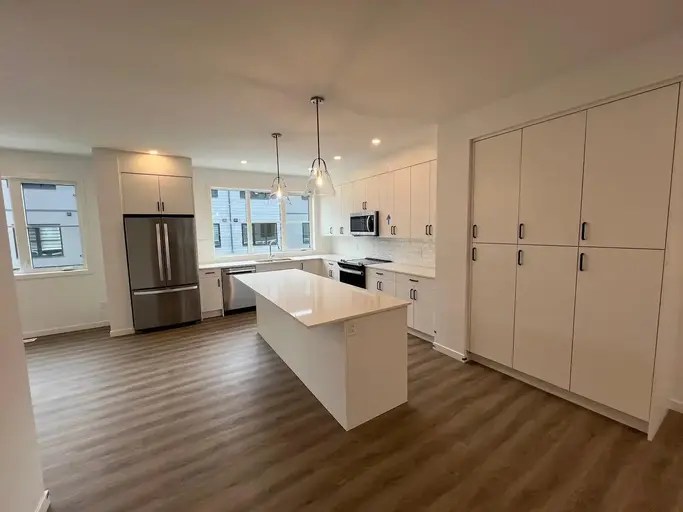 Brand New 3-Story Townhouse with Double Garage at Trinity Hill | 508 - 1453 Na'a Drive Southwest, Calgary - Brand New 3-Story Townhouse with Double Garage at Trinity Hill | 508 - 1453 Na'a Drive Southwest, Calgary - location appartement lokatix