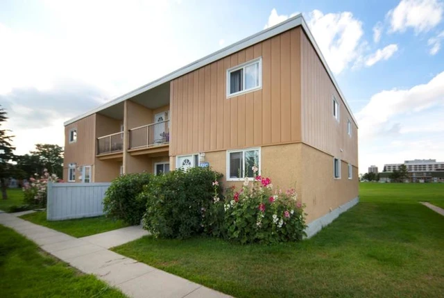 Elmwood Townhomes | 8401 169 Street, Edmonton - Elmwood Townhomes | 8401 169 Street, Edmonton - lokatix rental apartment