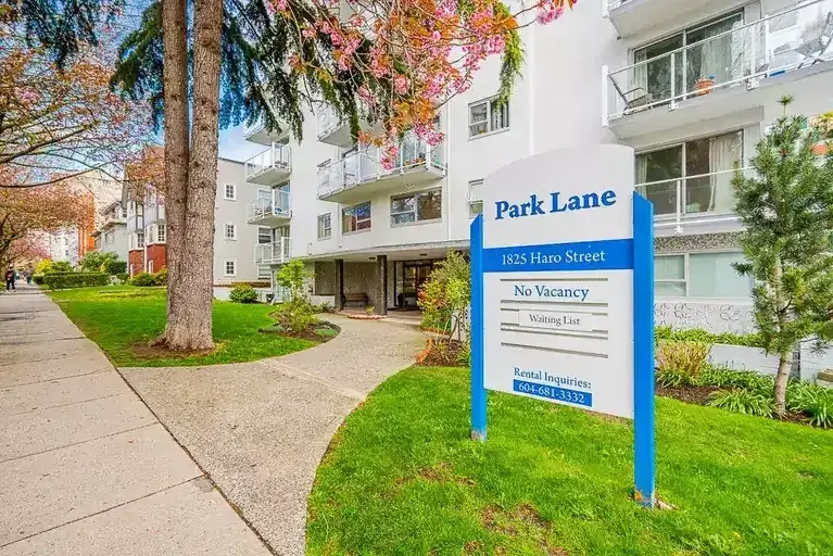 MOVE IN INCENTIVE: NEWLY RENOVATED CORNER 1 BEDROOM AVAILALBE WEST OF DENMAN | 1825 Haro Street, Vancouver - MOVE IN INCENTIVE: NEWLY RENOVATED CORNER 1 BEDROOM AVAILALBE WEST OF DENMAN | 1825 Haro Street, Vancouver - location appartement lokatix