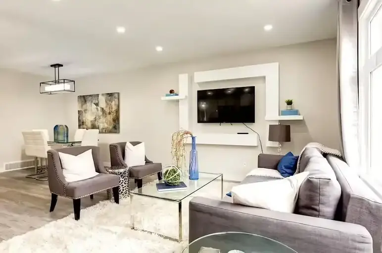 Modern fully furnished Upper Unit duplex with King suite, 10 min from downtown | 170 Maunsell Close Northeast, Calgary - Modern fully furnished Upper Unit duplex with King suite, 10 min from downtown | 170 Maunsell Close Northeast, Calgary - lokatix rental apartment