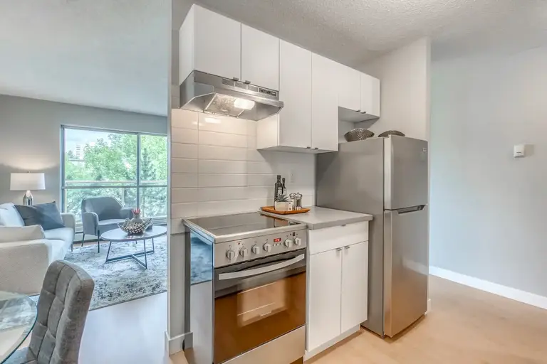 Kingsland Gardens | 742 Kingsmere Crescent SW, Calgary - Kingsland Gardens | 742 Kingsmere Crescent SW, Calgary - location appartement lokatix