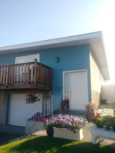 Beautiful 3 bedroom main floor for rent | 201 Penbrooke Close Southeast, Calgary - Beautiful 3 bedroom main floor for rent | 201 Penbrooke Close Southeast, Calgary - location appartement lokatix