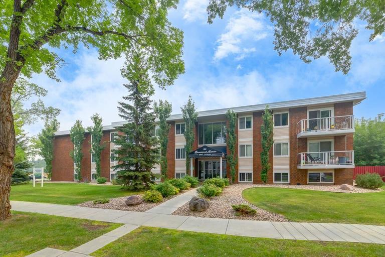 Beaumont Manor | 10847 112 Street, Edmonton - Beaumont Manor | 10847 112 Street, Edmonton - lokatix rental apartment