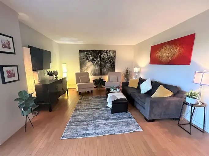 Great location! Modern one bedroom condo walking distance to heart of downtown | 10175 114 Street Northwest, Edmonton - Great location! Modern one bedroom condo walking distance to heart of downtown | 10175 114 Street Northwest, Edmonton - location appartement lokatix