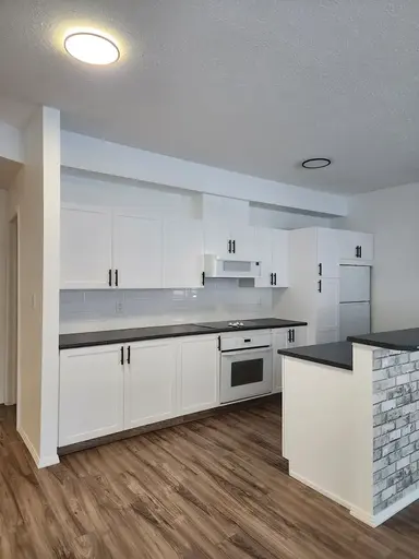 Stunning 2 bed/2 bath condo conveniently located near UofA, MacEwan University. | 131 - 10023 110 Street Northwest, Edmonton - Stunning 2 bed/2 bath condo conveniently located near UofA, MacEwan University. | 131 - 10023 110 Street Northwest, Edmonton - location appartement lokatix