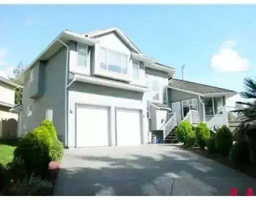 2 Bedroom Ground Floor Suite in Fleetwood Area | 8137 152 Street, Surrey - 2 Bedroom Ground Floor Suite in Fleetwood Area | 8137 152 Street, Surrey - lokatix rental apartment