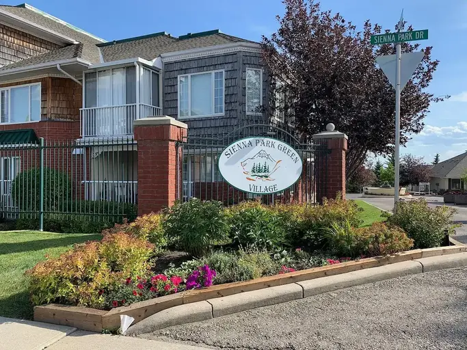 BRIGHT 55+ ADULT LIVING CONDO IN SIGNAL HILL | 3212 Sienna Park Green SW, Calgary - BRIGHT 55+ ADULT LIVING CONDO IN SIGNAL HILL | 3212 Sienna Park Green SW, Calgary - lokatix rental apartment