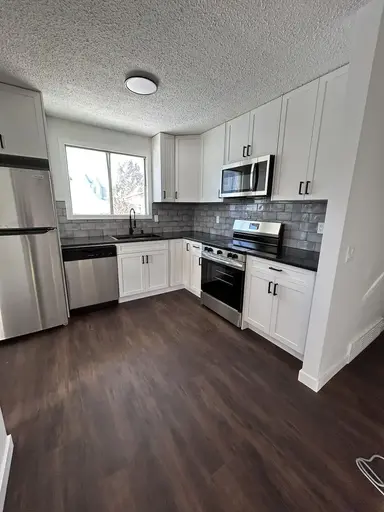 5-Bedroom Duplex in Sandstone - Ideal for Families! Available Immediately! | 68 Sandarac Way Northwest, Calgary - 5-Bedroom Duplex in Sandstone - Ideal for Families! Available Immediately! | 68 Sandarac Way Northwest, Calgary - lokatix rental apartment