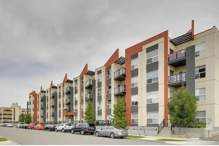 Large Great Location Condo: 1 Bed + Den w/ Double Heated Underground Parking | 315 - 10523 123 St NW, Edmonton - Large Great Location Condo: 1 Bed + Den w/ Double Heated Underground Parking | 315 - 10523 123 St NW, Edmonton - lokatix rental apartment